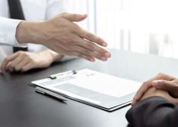 Empresa tecnológica de Colombia publica oferta de empleo para estudiantes a medio tiempo en Bogotá